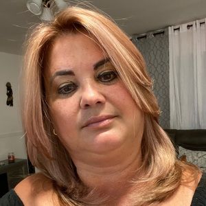 Meet your Posher, Leonor